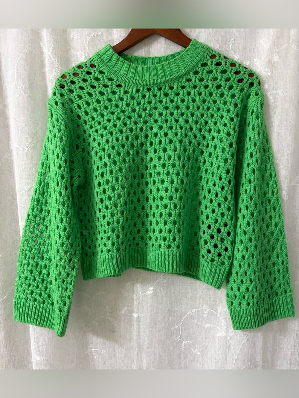 Divided Bright Green Open-Knit Crewneck Size Small